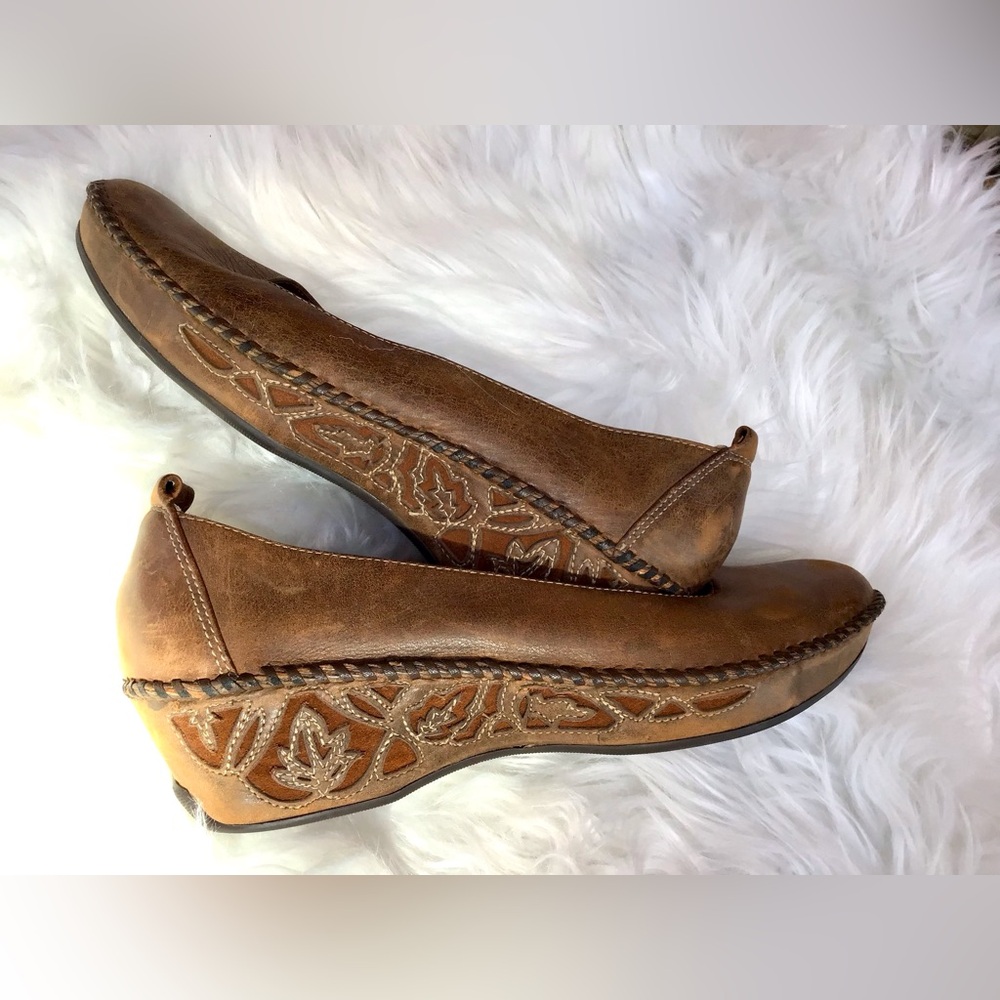 Clarks Artisan Brown Leather Ballet Flats Carved Wedge Heel Size 8 Boho Comfort - Picture 8 of 13